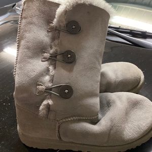 UGG; US size 5. Gray color